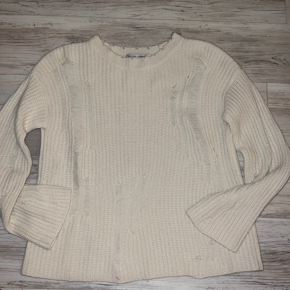 Distressed Scallop Shaker in Natural